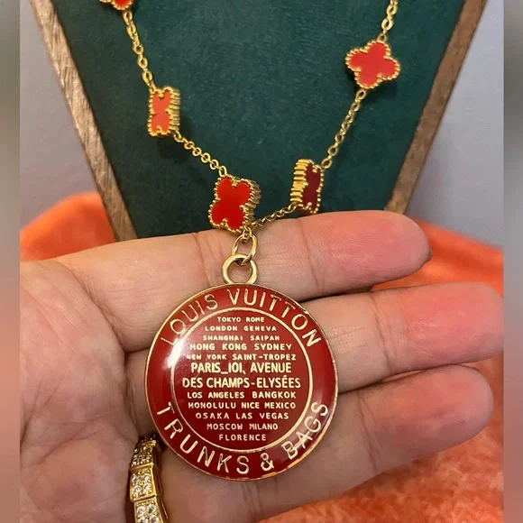 Louis Vuitton Red Clover Gold Necklace - Picture 2 of 3